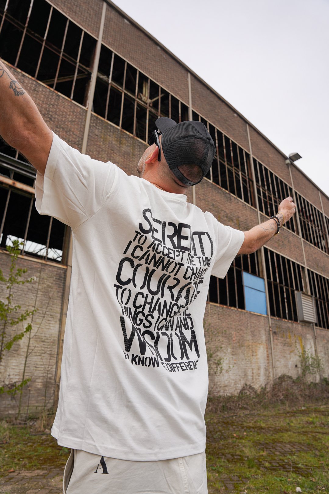 BILLY THE KIT - T-shirt White Oversized - Serenity, Courage, Wisdom ...